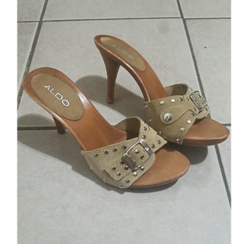 ALDO Tan Suede Studded Sandals Wood Heels Sz 39/8 - Picture 1 of 8